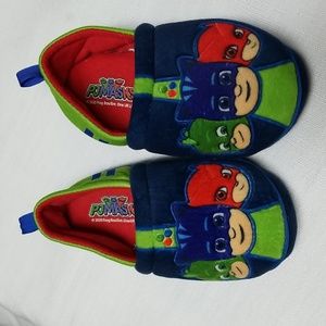 Boys size 11/13 PJ Masks slippers